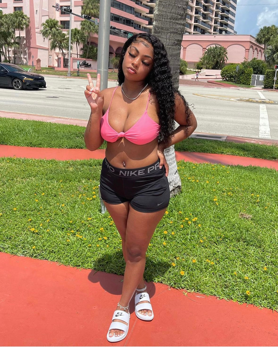 Statement Accessories: How to Turn a Simple Outfit Into Something Special