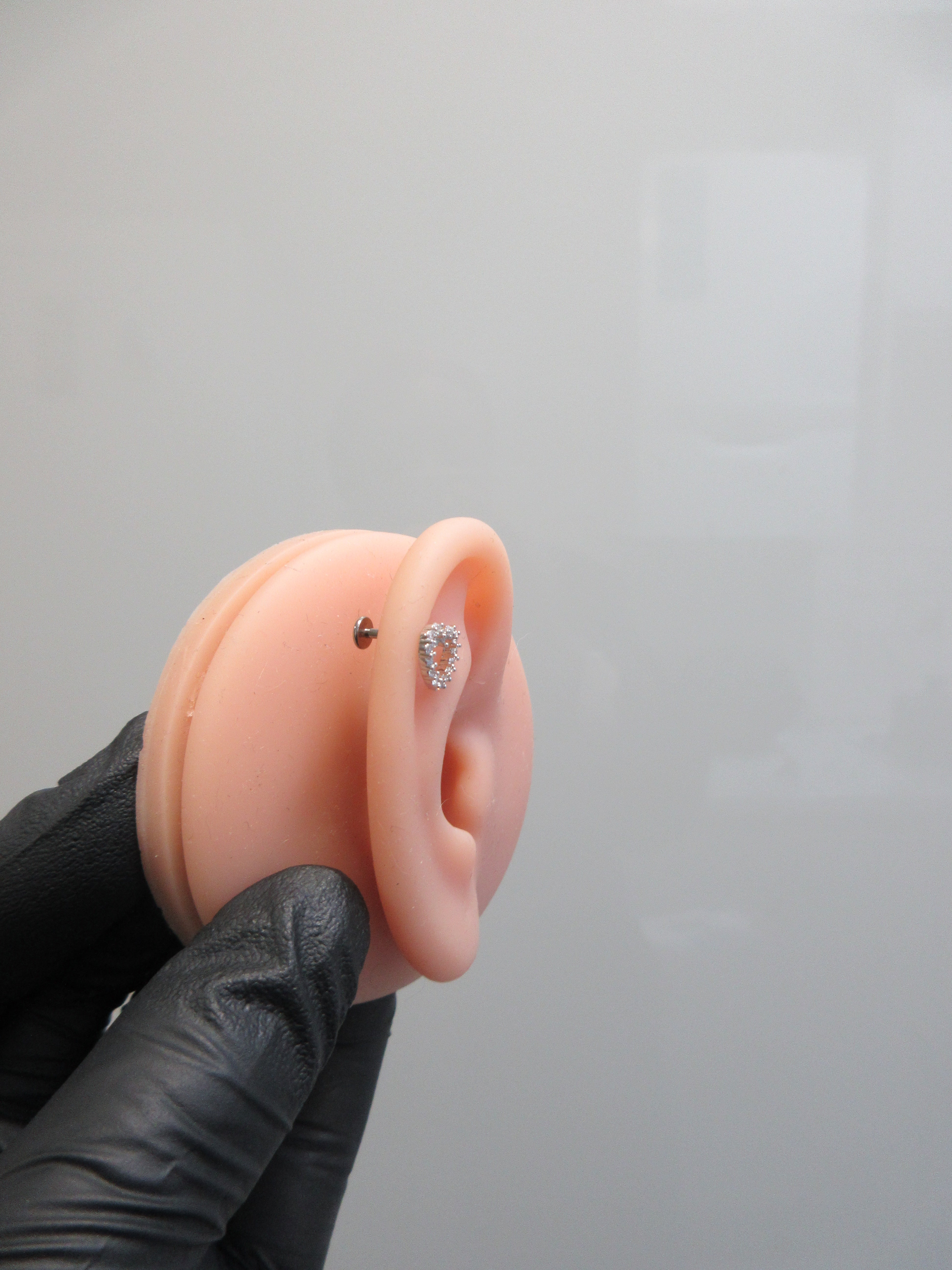 Sliver-Tone Heart Cartilage Earring
